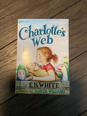 🕸️ Charlotte’s Web by E.B. White Paperback Children's Book 7.5” x 5”